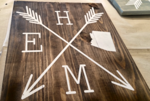 10 Photos That Will Inspire You to Take Your Significant Other to Create Wood Sign Art